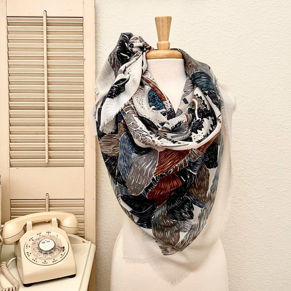 Oversized Square Lightweight Blanket Scarf, Artsy Floral Print, NWT, 53”…